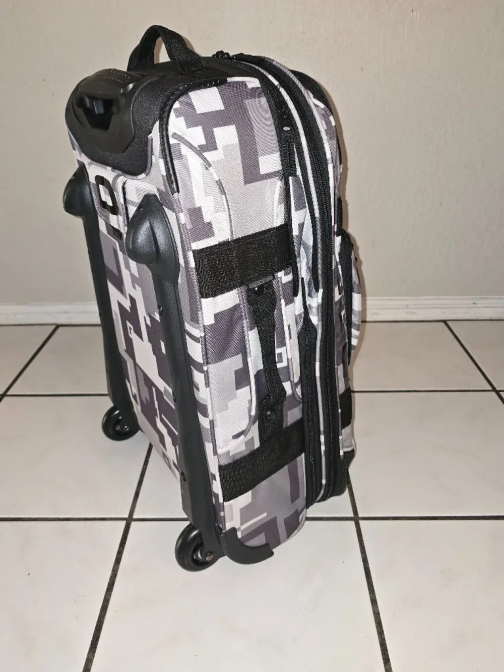 Ogio Layover Travel Cyber Camo 22
